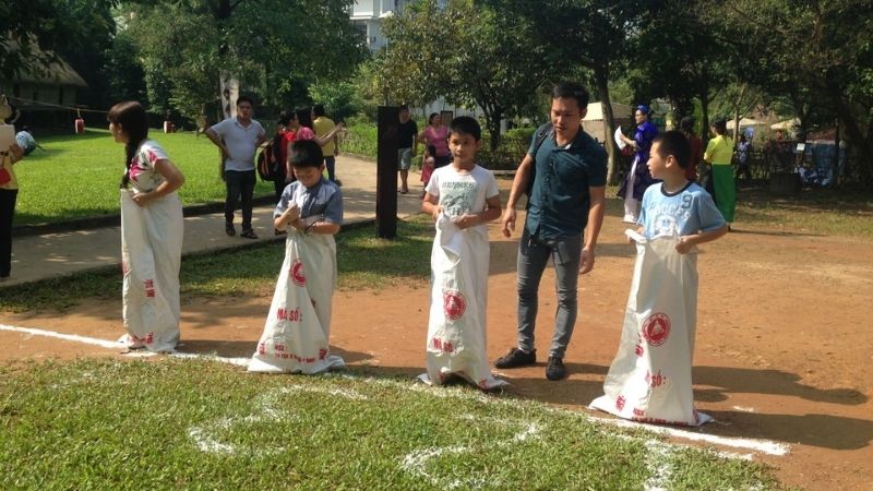 Nhảy bao bố trò chơi dân gian ngày Tết