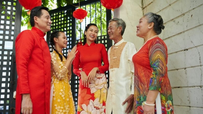 Chọn trang phục phù hợp để xuất hành