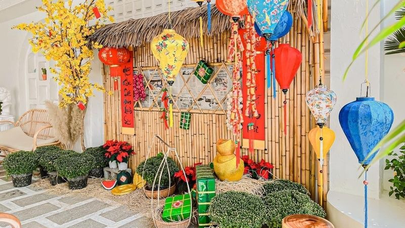 20+ ý tưởng trang trí Tết cho quán Cafe đẹp, thu hút khách 30 trang trí Tết quán cafe với setup góc Tết xưa