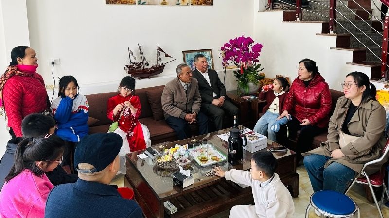 Mùng 3 Tết nên đi thăm họ hàng, bạn bè