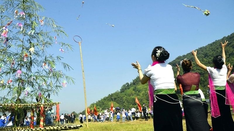 Ném còn trò chơi nhân gian ngày Tết