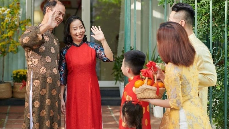 Xuất hành đến nhà người thân