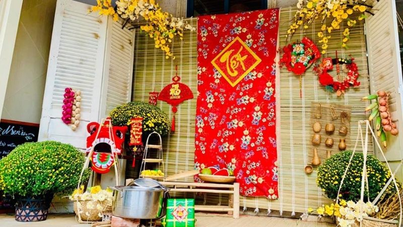 20+ ý tưởng trang trí Tết cho quán Cafe đẹp, thu hút khách 32 Trang trí Tết quán cafe cho tiểu cảnh hoa