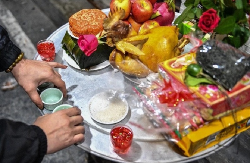 đồ cúng giao thừa ngoài trời